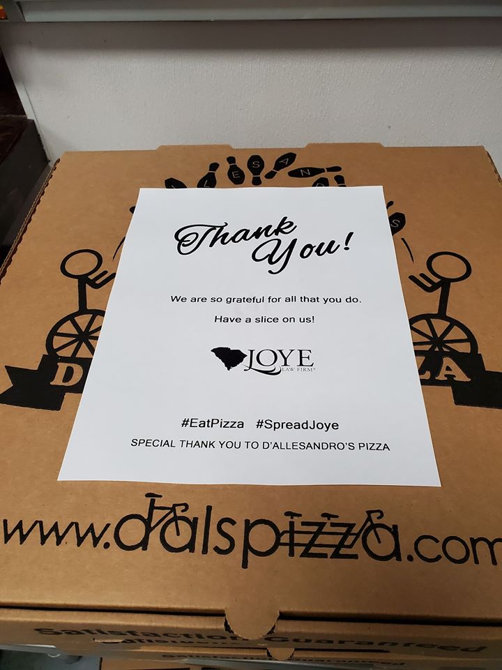 Joye eat Pizza