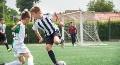 kids-playing-soccer