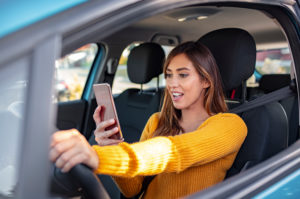 woman texting while driving