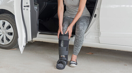 What To Do With A Knee Injury From A Car Accident - Stridewell